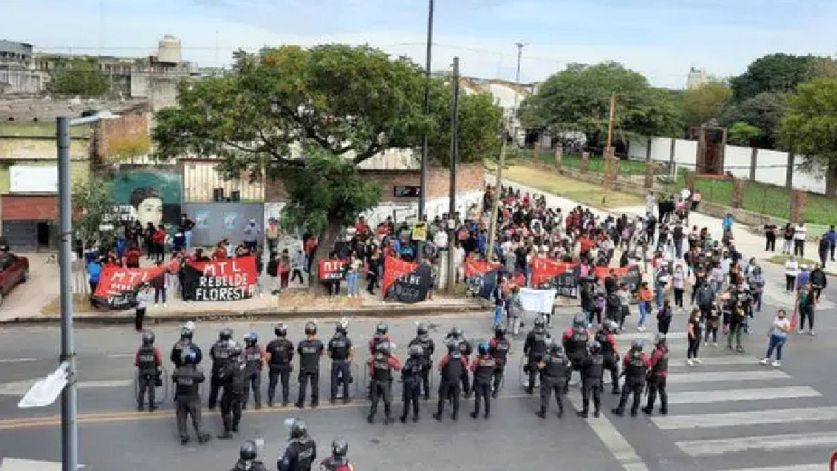 Protesta y tiros en el Ministerio de Desarrollo y Hábitat de la Ciudad