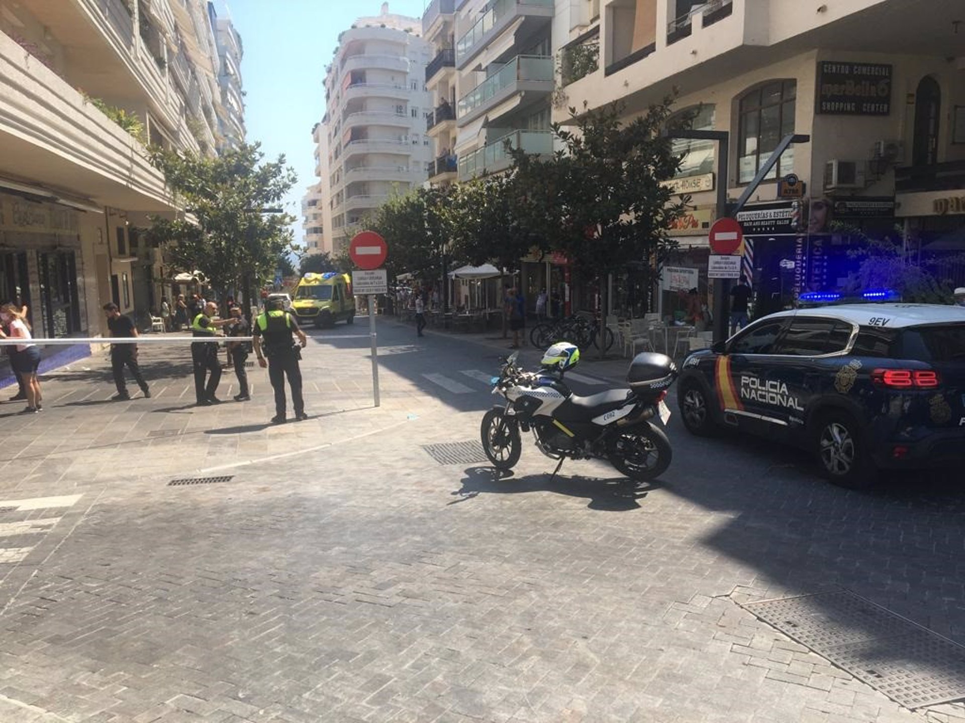 Nueve heridos en un atropello múltiple en una terraza de un bar en Marbella