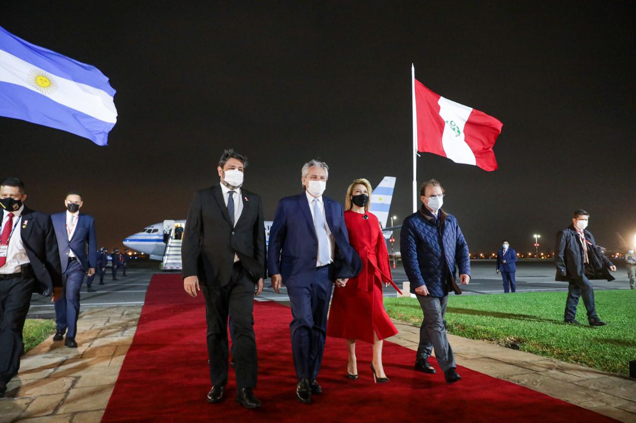 Alberto Fernández llegó a Perú para la asunción de José Pedro Castillo