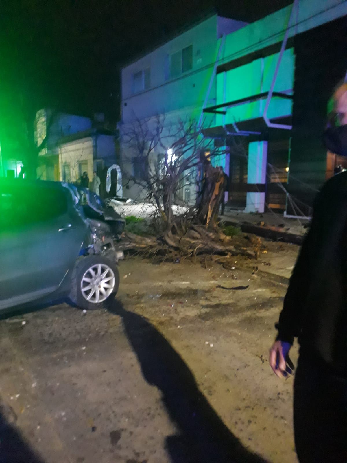 La Plata: conductor borracho chocó contra una casa y fue detenido