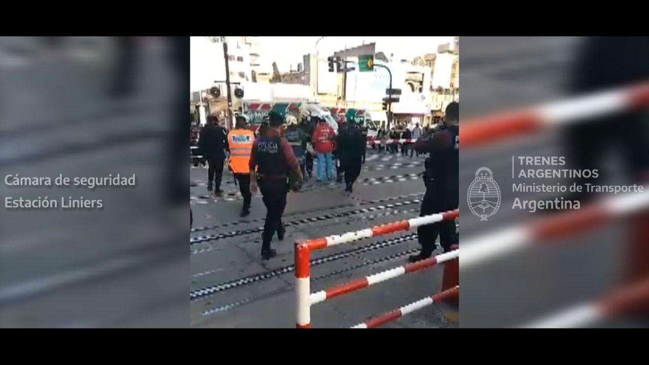 Video: fue embestido por un tren en la estación Liniers y se salvó de milagro