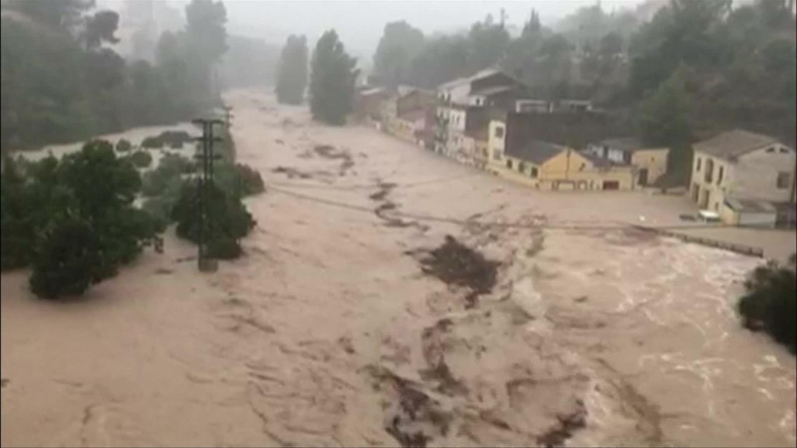 Videos: brutales inundaciones azotan España