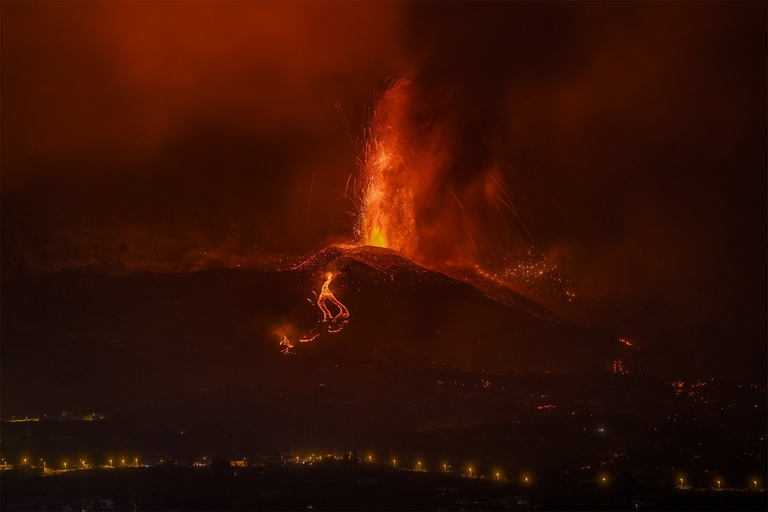 España: el volcán de La Palma se encuentra en una fase explosiva extrema