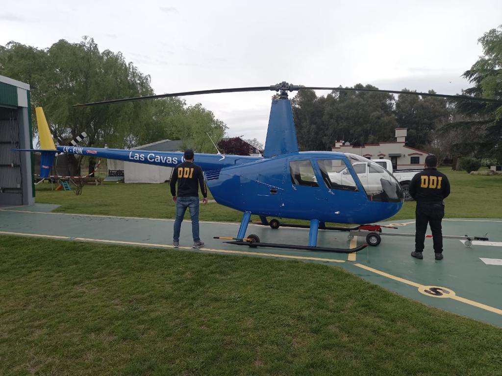 Disparaban contra jabalíes desde un helicóptero y los remataban a cuchillazos en tierra