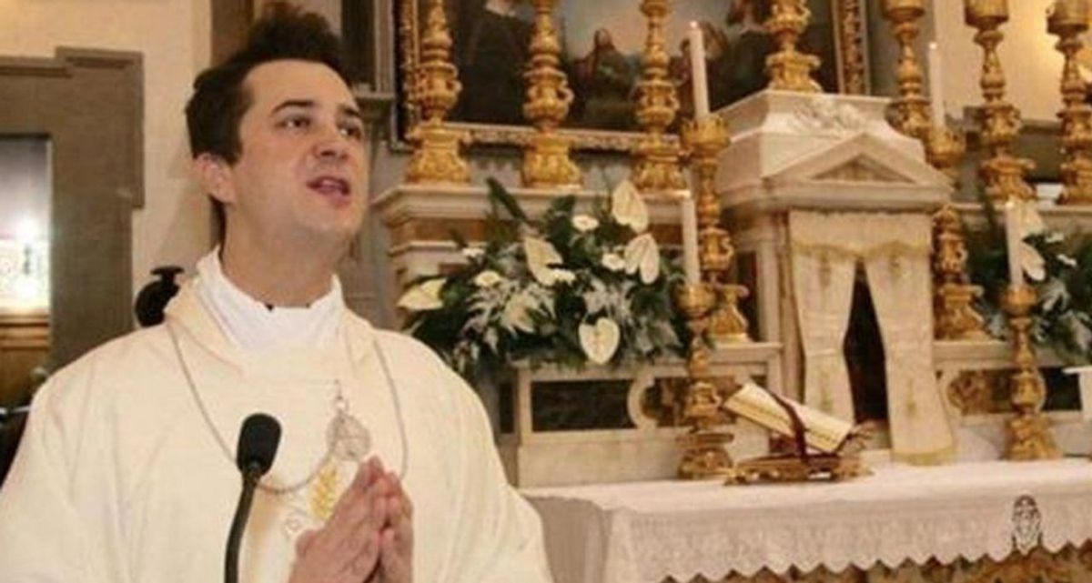 Italia: arrestaron a un sacerdote por narcotráfico y organizar fiestas sexuales
