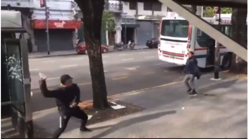 Video: pelea callejera en pleno barrio de Once terminó con un atropellado
