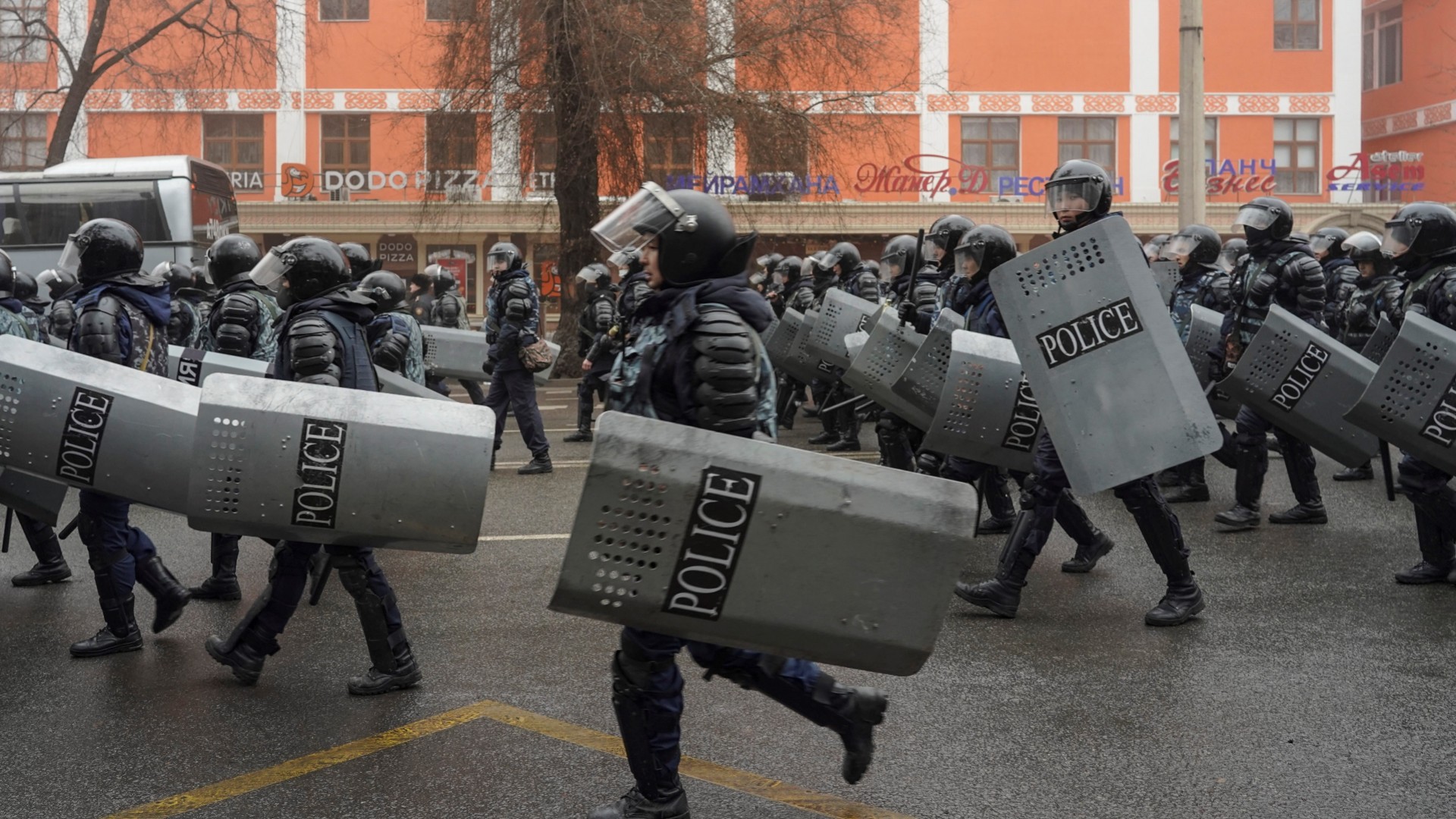 La orden del presidente de Kazajistán contra los manifestantes: “Disparen a matar sin aviso previo”