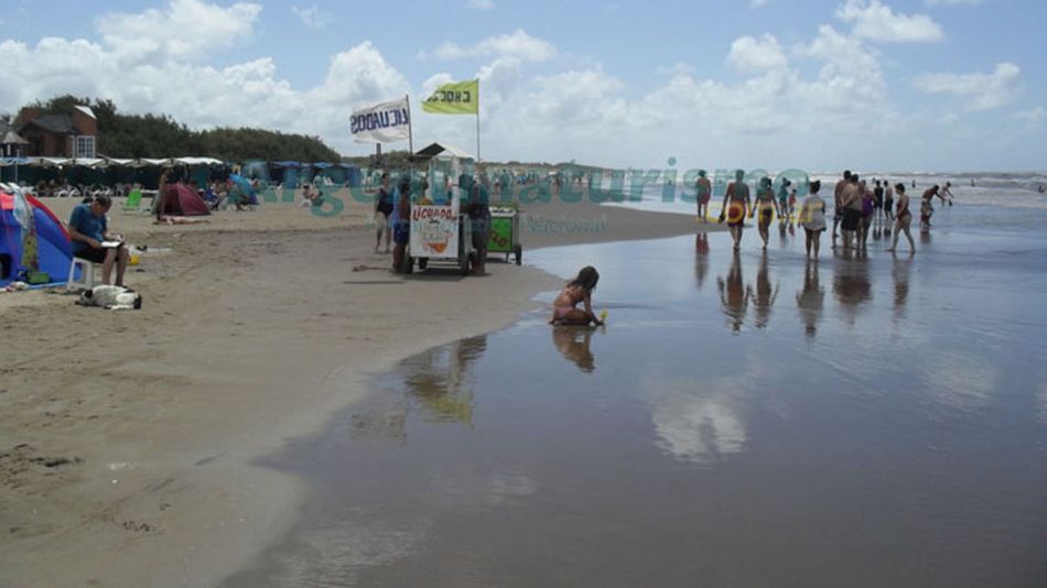 Tragedia en Aguas Verdes: dos hermanos de 6 y 10 años murieron ahogados en el mar