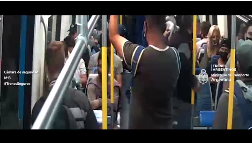 Video: intentó robar un celular en el tren Sarmiento pero fue detenido por los pasajeros