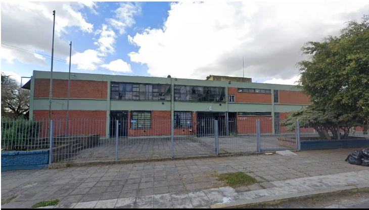 Videos: en Lomas de Zamora, padres atacaron con piñas y palos a un grupo de alumnos