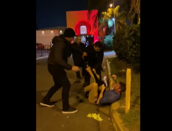 Video: brutal golpiza de patovicas a un joven en un boliche de la Costanera