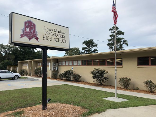 Estados Unidos: una secundaria de Florida sortea rifles y armas entre alumnos y profesores