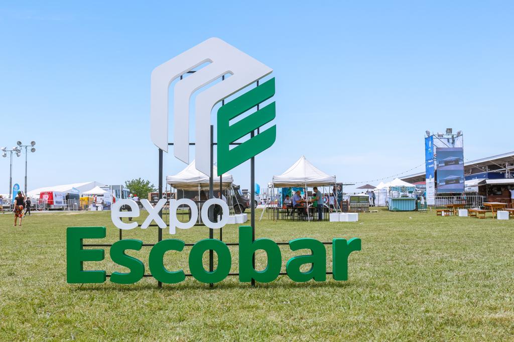 Se realiza una nueva Feria Expo Escobar con la presencia de Kicillof, De Pedro y Zabaleta