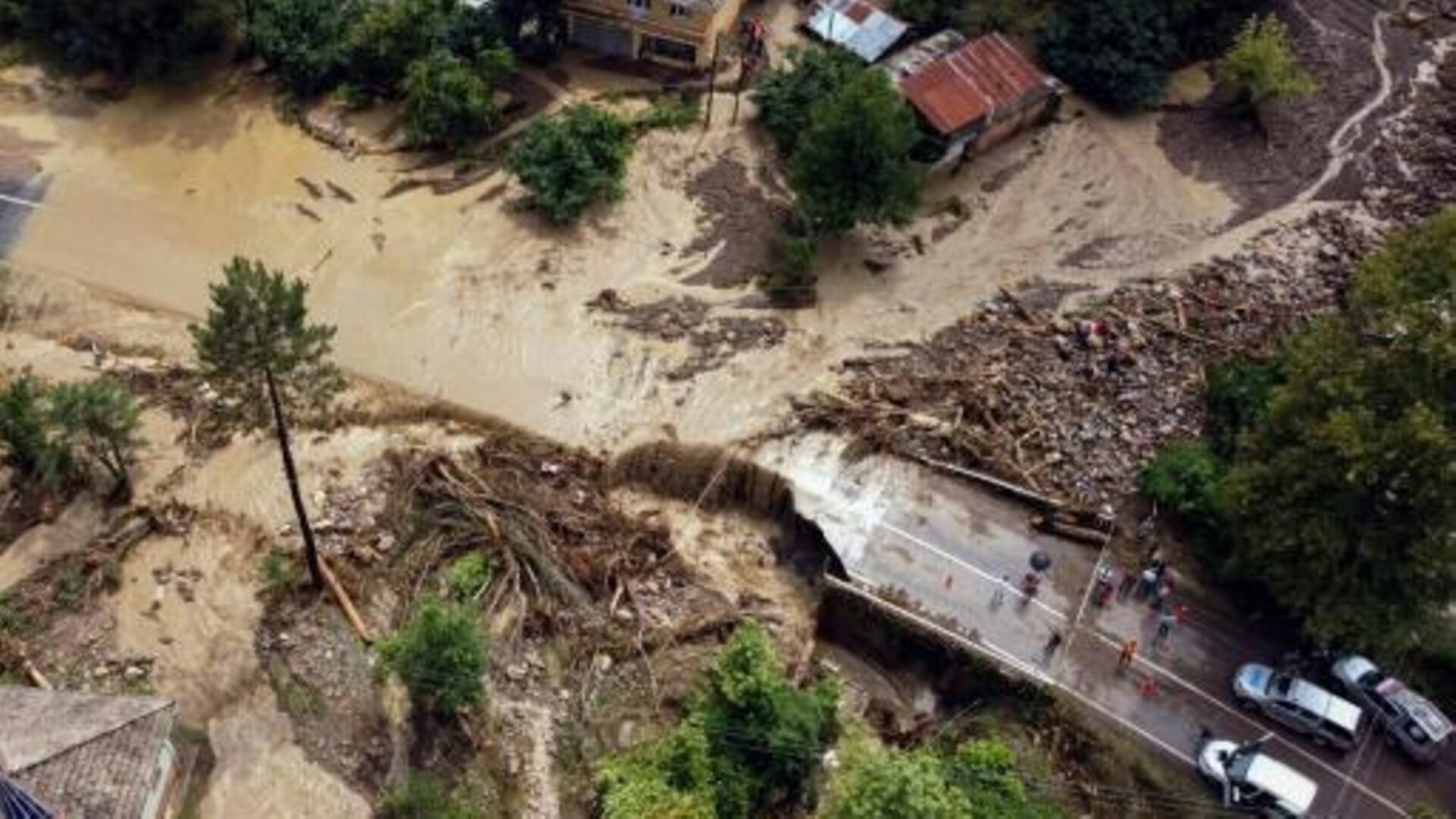 Video: inundaciones en Turquía provocan destrozos, demuelen puentes y desbordan ríos