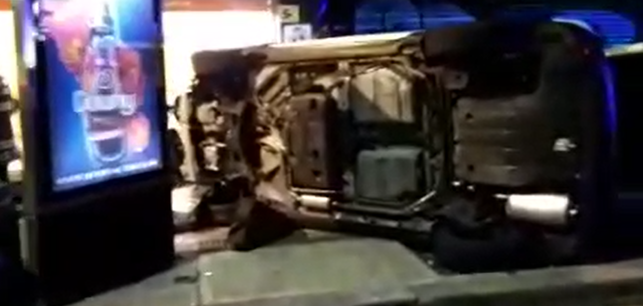 Videos: chocó y el auto terminó dentro de una perfumería en el barrio de Palermo
