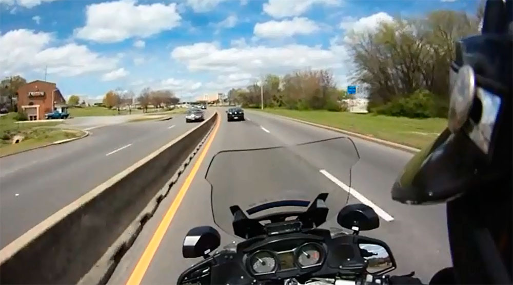Video: escapó de un control de tránsito y generó una riesgosa persecución en moto