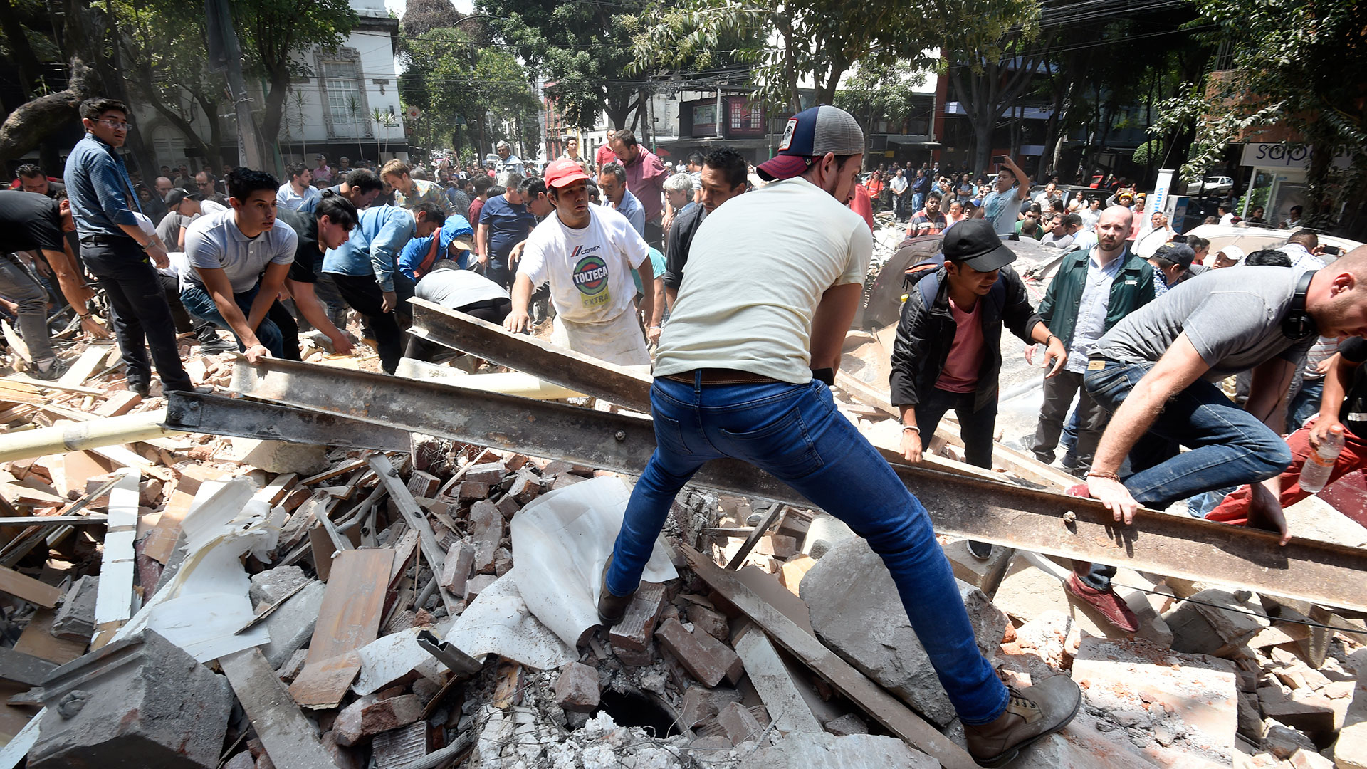 Videos: sismo de 7,4 de magnitud sacudió el centro de México y provocó grandes daños