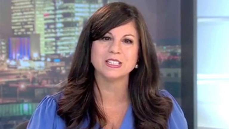 El momento en que una presentadora de TV tiene síntomas de un derrame cerebral en vivo