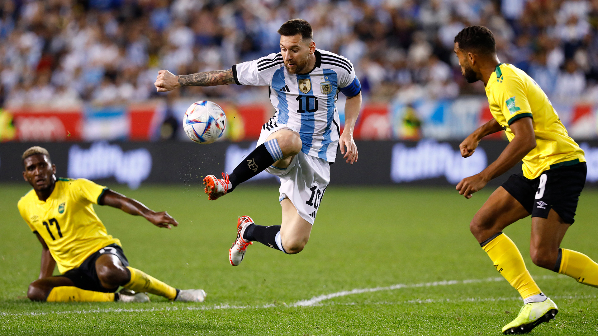 Argentina ganó y goleó a Jamaica con un show y doblete de Leo Messi