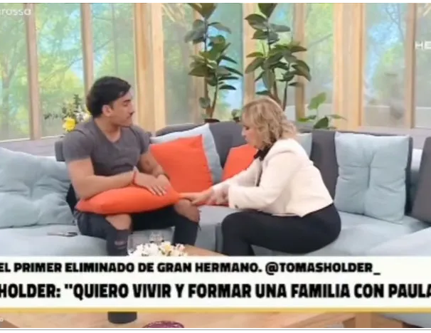 Video: Holder abandonó una entrevista en vivo