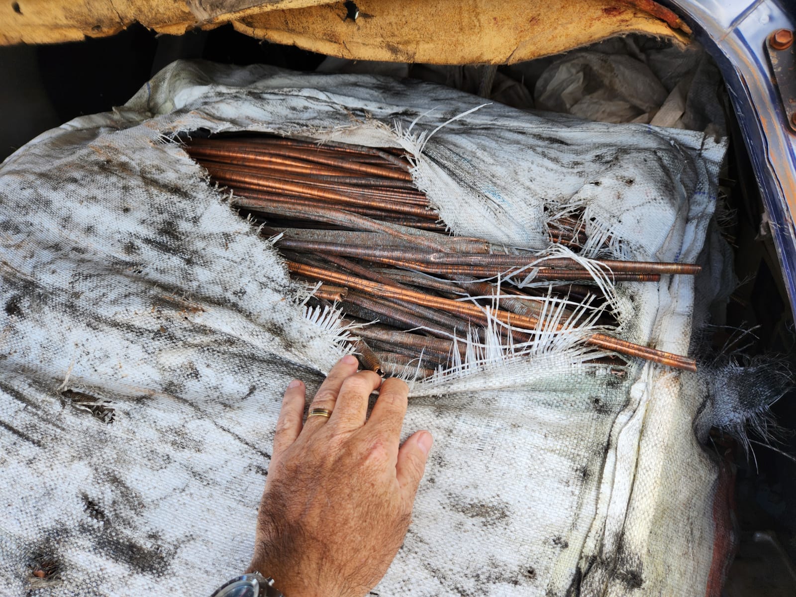 Secuestran toneladas de cobre y plomo que intentaban pasar de contrabando a Paraguay