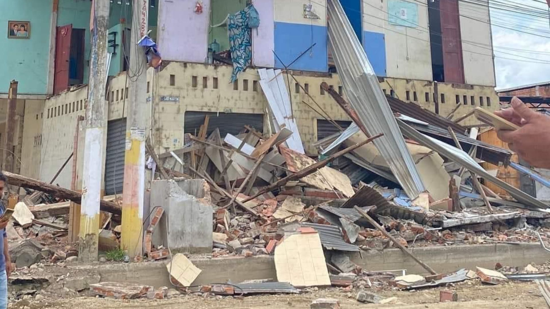 Ya son 15 las víctimas fatales por el sismo que sacudió a Ecuador y Perú