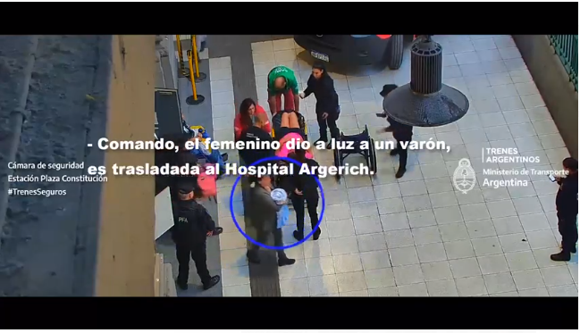 Video: nació una beba en la estación Constitución