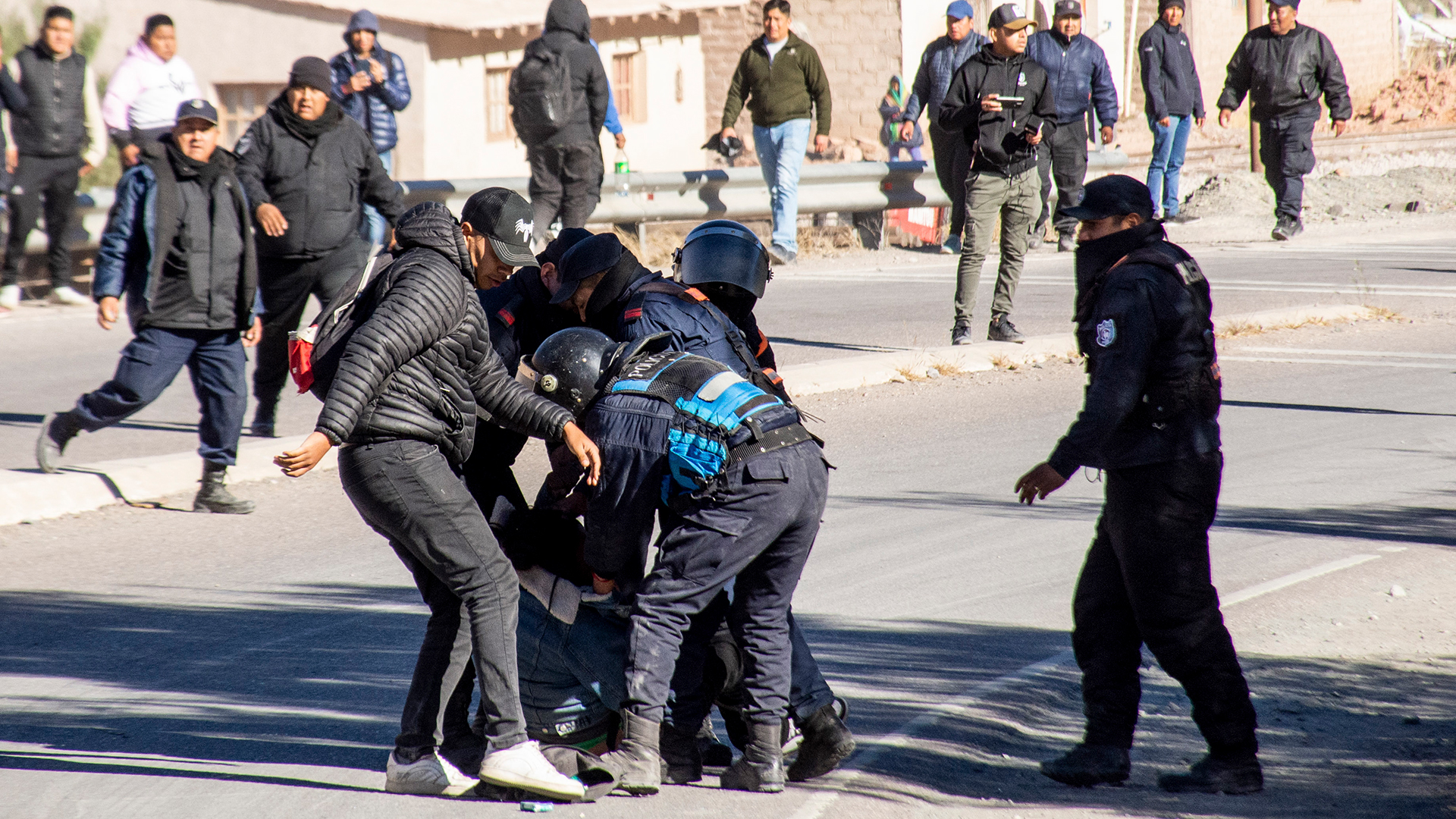 Jujuy: heridos y detenidos tras la represión a las protestas por la reforma de la Constitución