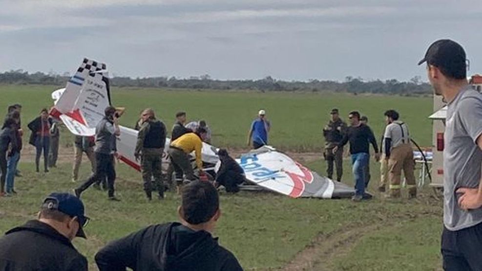 Video: en Chaco, un avión acrobático cayó durante una exhibición y hubo dos muertos