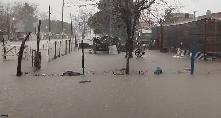 Videos: el drama de los vecinos afectados por el temporal en La Plata