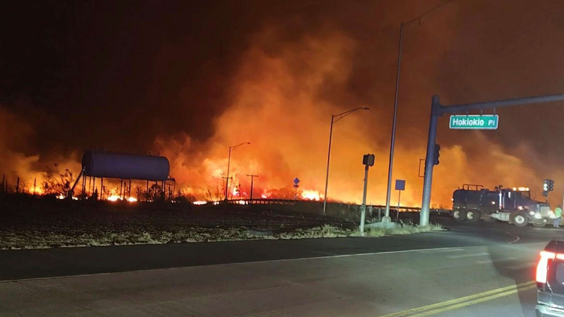 Video: un gran incendio forestal en Hawái deja ya más de 50 muertos y devasta la isla de Maui