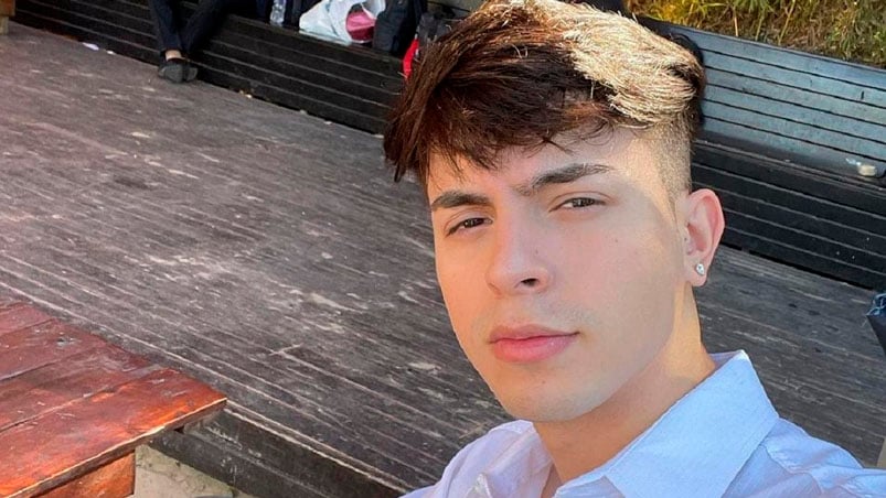 Video: a Rusherking le robaron el celular mientras grababa un video challenge en la calle