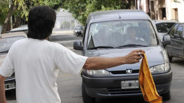 Operativo anti trapitos en Palermo: cobran hasta 2 mil pesos por coche para permitir estacionar