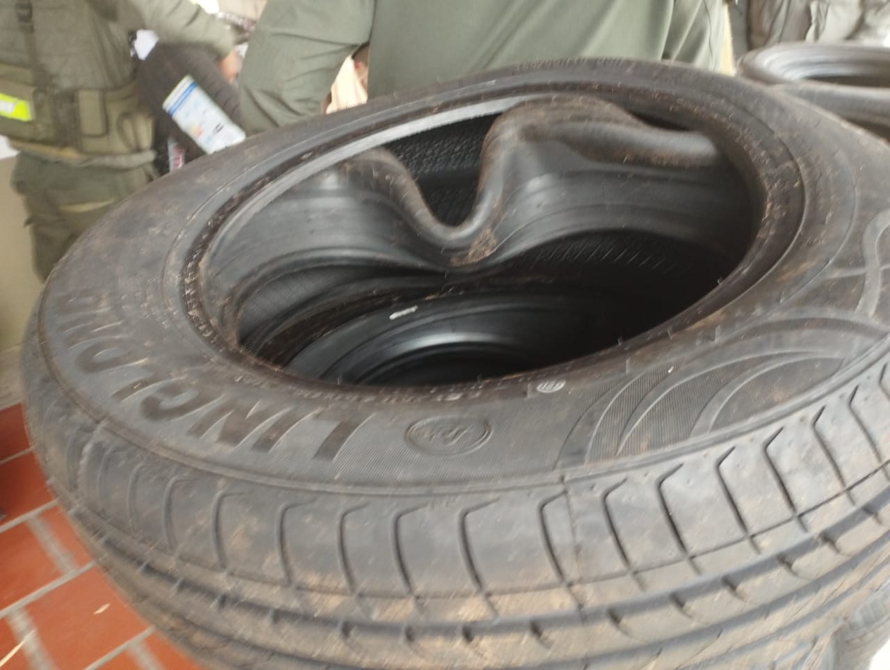 Video: contrabandeaban neumáticos uno dentro de otro y los detuvieron en Entre Ríos