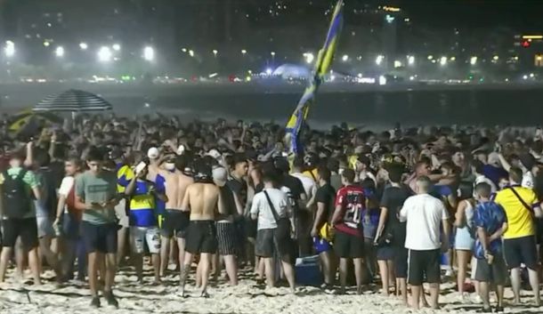 Videos: agresiones de la barra de Fluminense a hinchas de Boca en las playas de Río