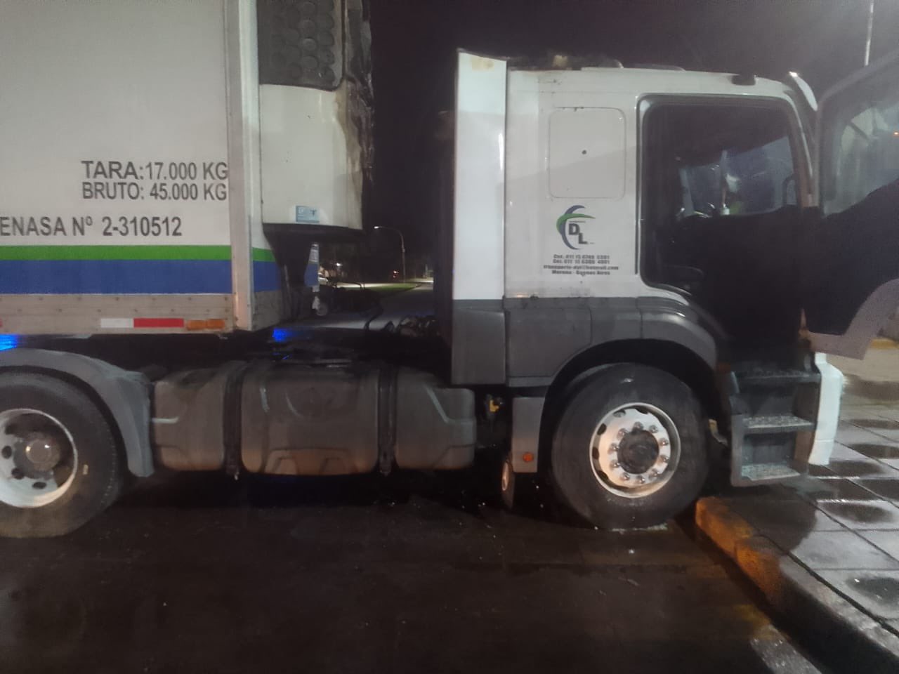 Rosario: prendieron fuego un camión frigorífico