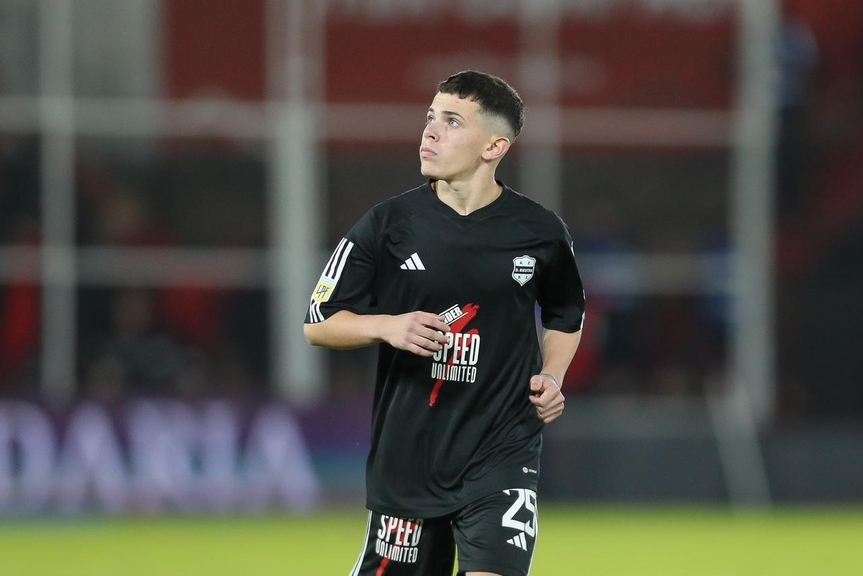 Mateo Apolonio, con 14 años, se convirtió en el jugador más joven en debutar en el fútbol argentino