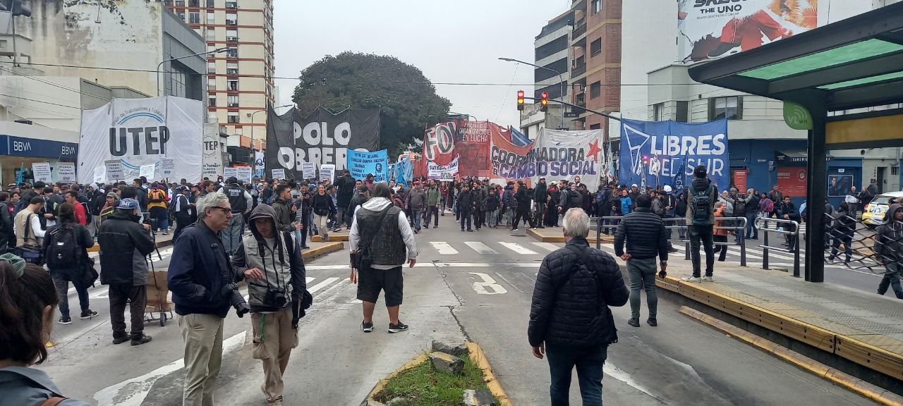 Organizaciones sociales marcharon a la Quinta de Olivos, pero la Policía no los dejó llegar