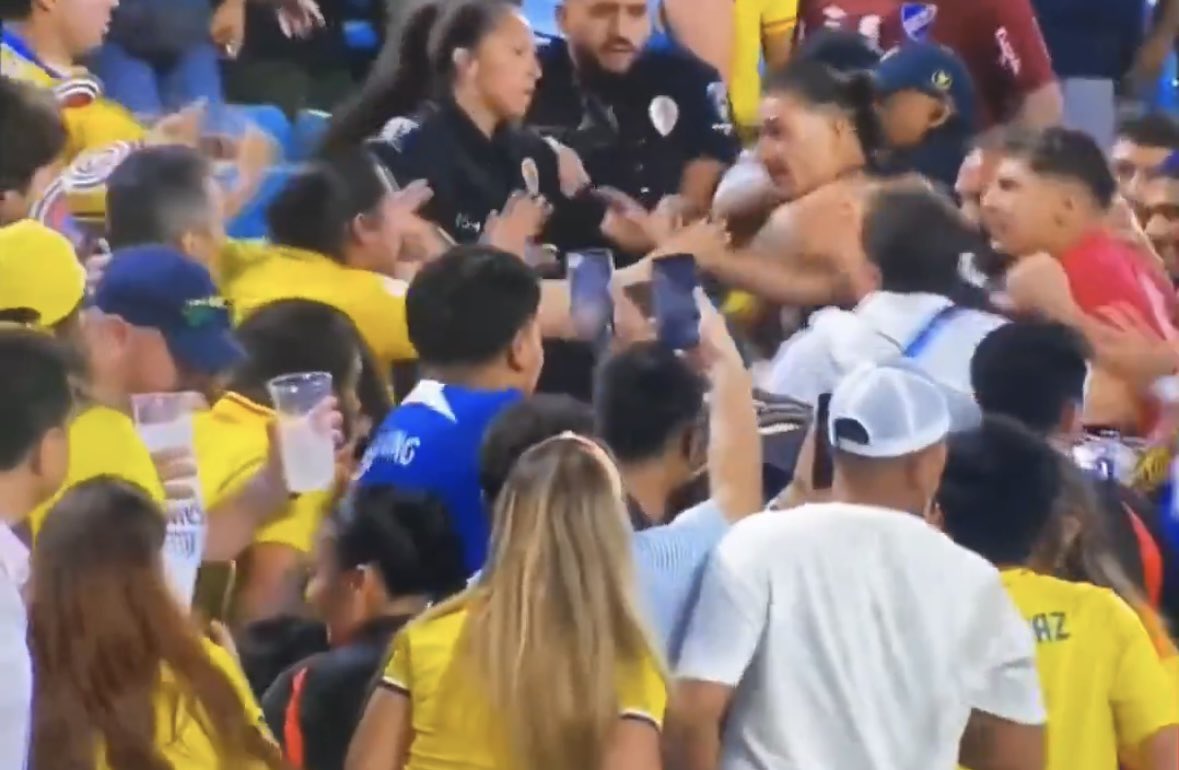 Videos: jugadores uruguayos a las piñas con hinchas colombianos tras la derrota