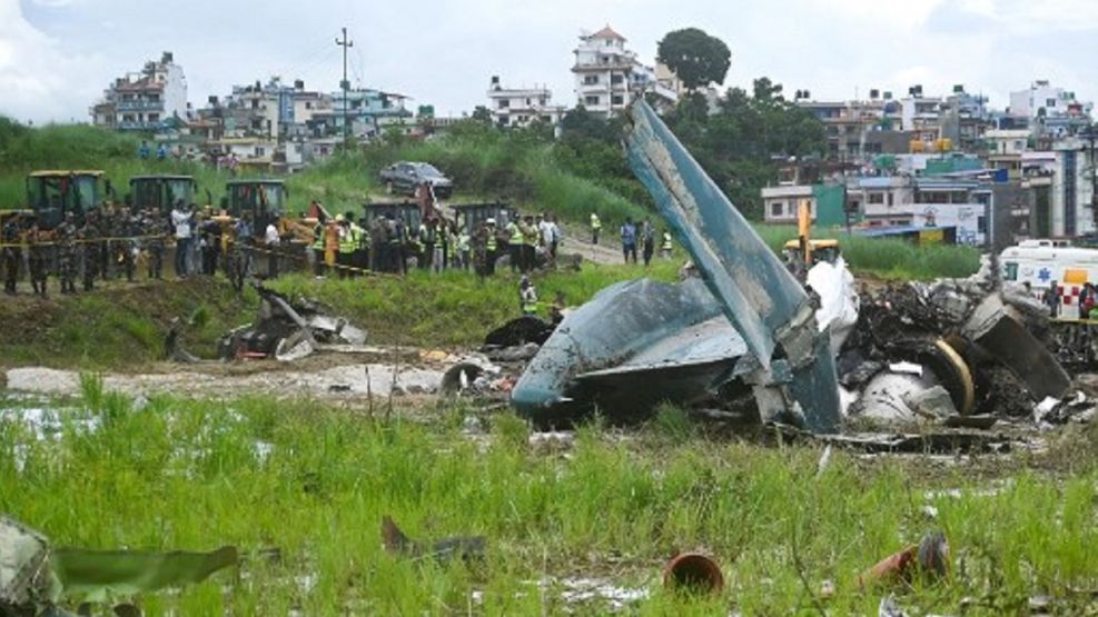 El piloto del avión siniestrado en Nepal con 19 ocupantes es el único superviviente