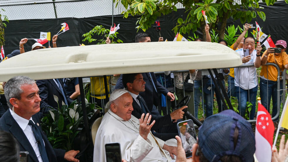 El Papa llegó a Singapur y se reunió con miembros de la Compañía de Jesús