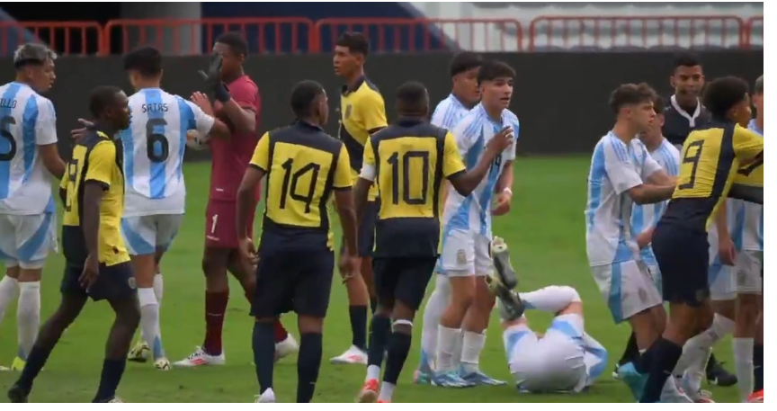 Video: batalla campal entre la Selección argentina y Ecuador en la categoría Sub-16