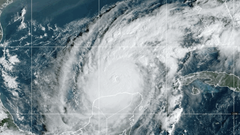 El huracán Milton, de categoría 5, amenaza la costa oeste de Florida