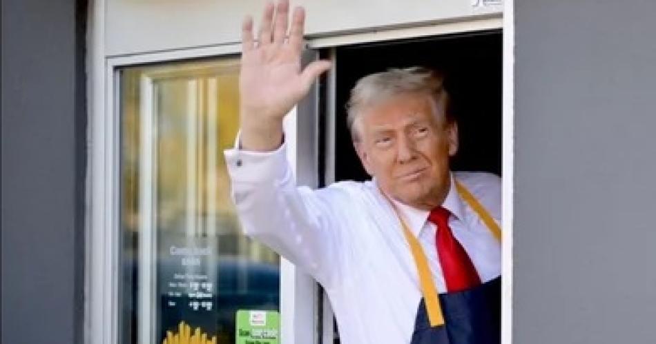 Trump cocinó papas fritas en un conocido local de hamburguesas