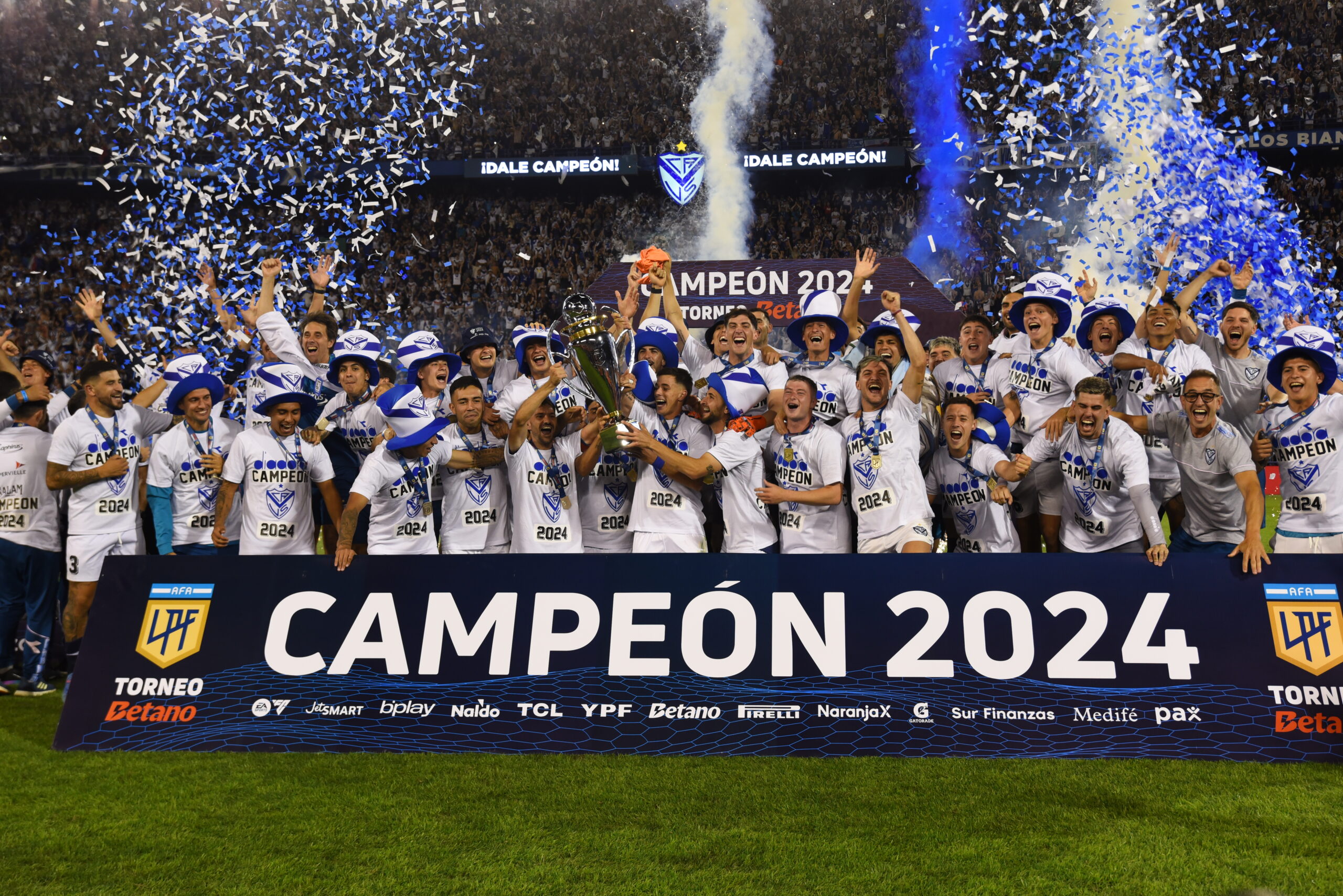 Vélez derrotó a Huracán y gritó campeón
