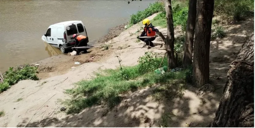 Horror en Santa Fe: desbarrancó un auto y mató a un nene de tres años que acampaba con su familia