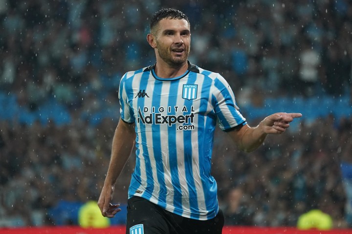 Maravilla Martínez, un triplete para que Racing golee a Banfield y unos números personales escalofriantes