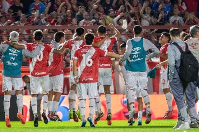 Murió un hincha de Argentinos Juniors durante el triunfo ante Instituto en La Paternal