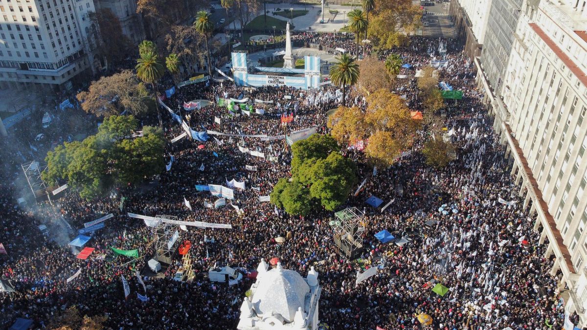 El peronismo mostró su fuerza en Plaza de Mayo por Cristina Kirchner