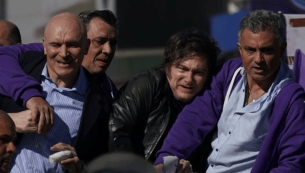 Libertarios en fuga: Milei, su hermana y la comitiva presidencial terminó huyendo de Lomas de Zamora